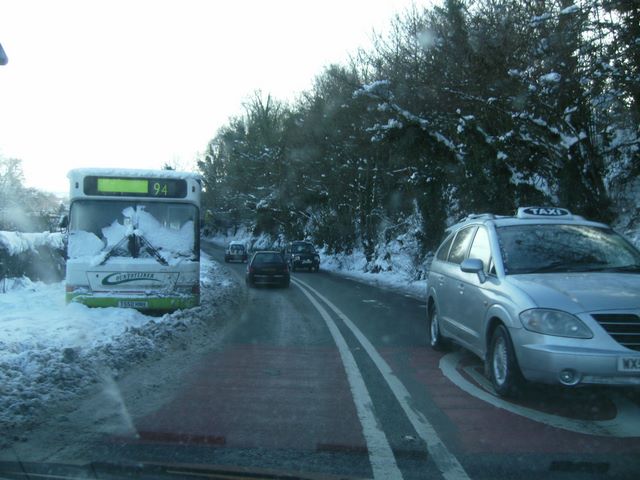 File:A272 bus stopped - Coppermine - 23815.jpg