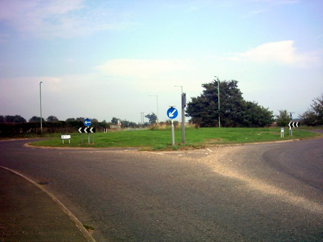 File:Roundabout at Lower Hatcheston on B1068 & B1116 - Geograph - 240609.jpg