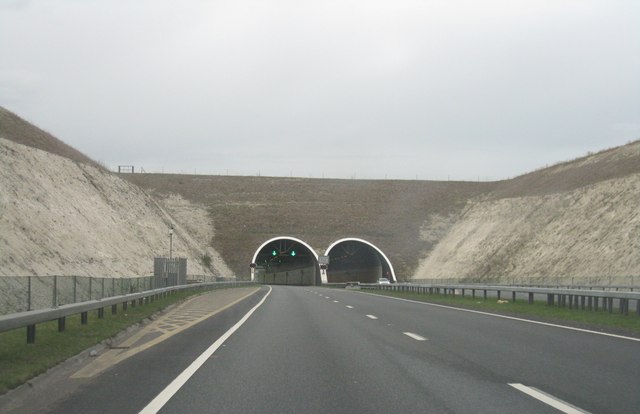 File:Approaching Weston Hills tunnel - Geograph - 1786124.jpg