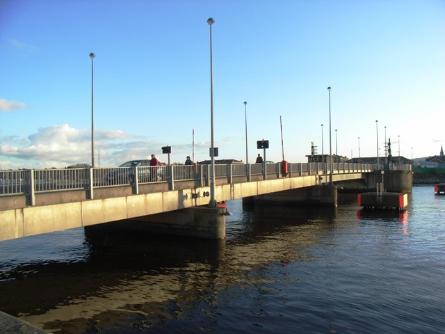 File:East Link Toll-Lifting Bridge, Dublin - Geograph - 1670701.jpg