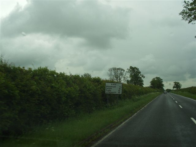 File:B4112 Route Confirmation Sign East Of Bulkington - Coppermine - 12439.jpg