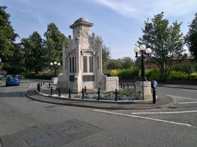 File:First World War Memorial, Memorial Avenue, Worksop - Geograph - 3115045.jpg