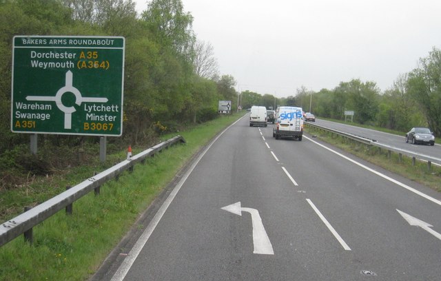File:Approaching the Bakers Arms roundabout - Geograph - 1844163.jpg
