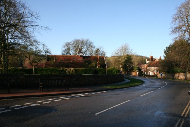 File:Road to Streatley - Geograph - 1620837.jpg
