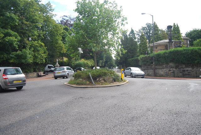 File:Roundabout, Calverley Rd - Geograph - 3259453.jpg