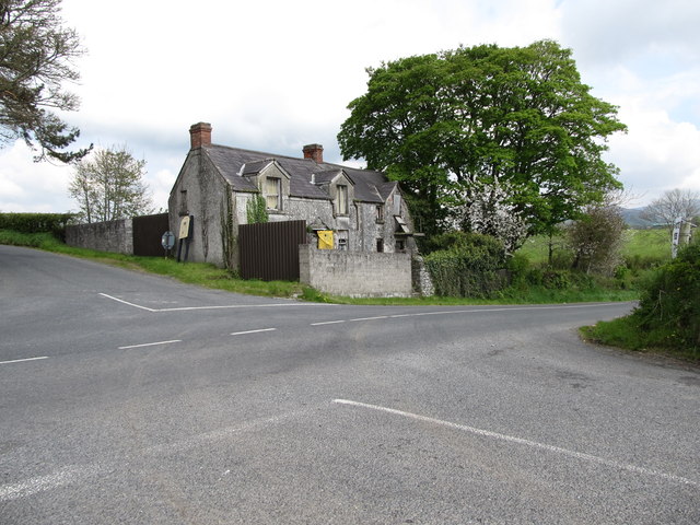 File:Disused farmhouse at Castle Roche Cross Roads - Geograph - 3467023.jpg