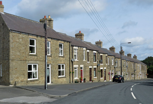 File:Fines Road cottages - Geograph - 4117132.jpg