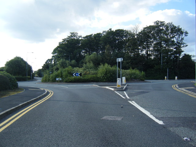 File:Roundabout on School Lane - Geograph - 2011887.jpg