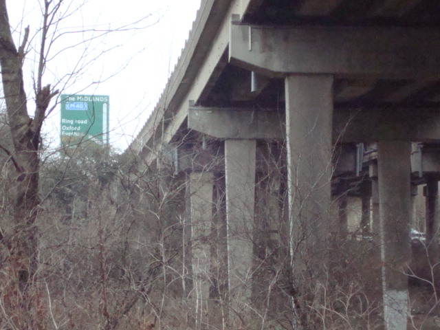 File:A34 Volvercote Viaduct looking north with nothbound roadsign clearly seen. This viaduct is to be replaced by the HA. - Coppermine - 16240.jpg