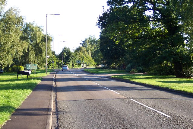 File:The A320 approaching Mayford - Geograph - 45742.jpg