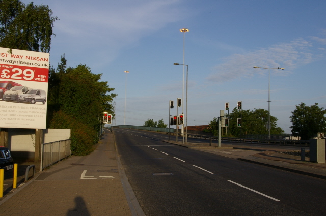 File:A35 Redbridge Causeway - Coppermine - 11974.jpg