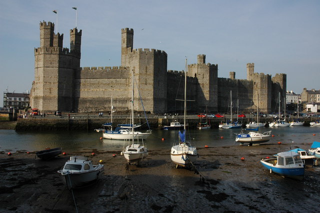 File:Caernarfon Castle - Geograph - 822633.jpg