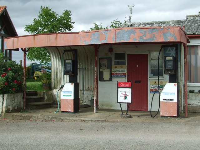 File:Old Garage And Petrol Pumps - Geograph - 4041257.jpg