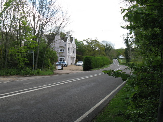 File:'s house on the left - Geograph - 1271035.jpg