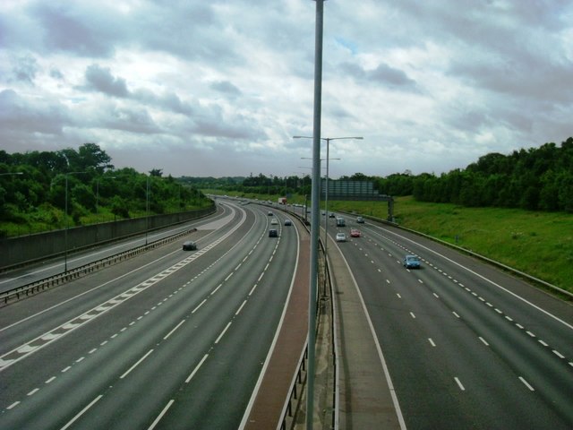 File:M25 Junction 16 - Geograph - 958525.jpg