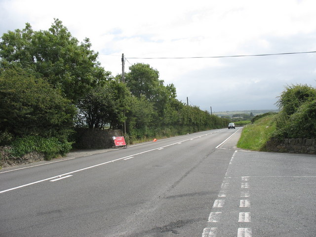 File:Minor junction on the A5 - Geograph - 887605.jpg