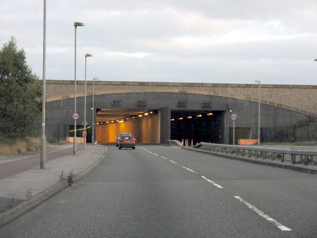 File:Between The Tunnels - Geograph - 1522966.jpg
