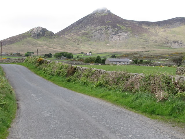 File:Approaching the northern end of Brackenagh Road West - Geograph - 4350258.jpg