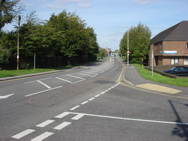 File:Chiltern Avenue - Geograph - 965567.jpg