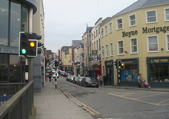 File:Striped modern traffic lights, Drogheda, Louth - Coppermine - 10512.jpg
