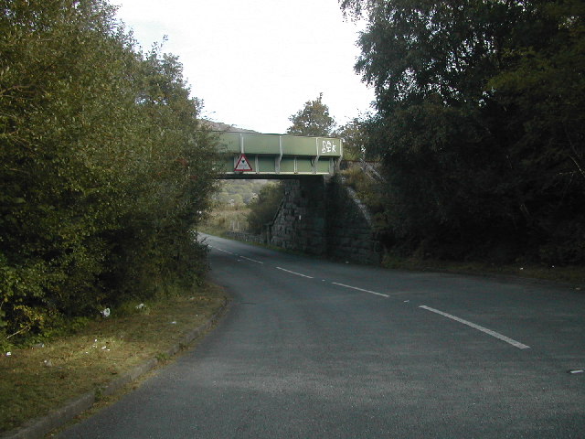 File:Rail Bridge over A498 - Geograph - 62711.jpg