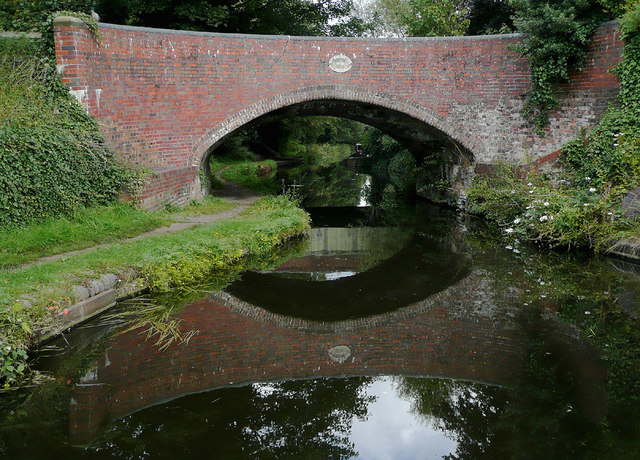 File:Tettenhall Old Bridge, Wolverhampton - Geograph - 4404630.jpg