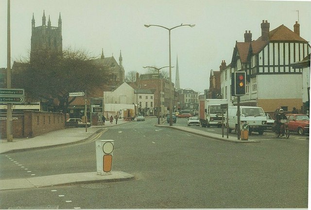 File:London Road (A44), Worcester in 1984 - Geograph - 1937554.jpg