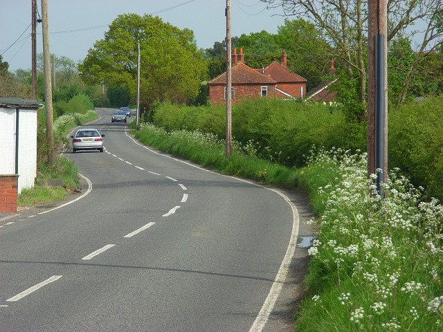 File:Forest Green Road, the B3024, Holyport - Geograph - 799121.jpg