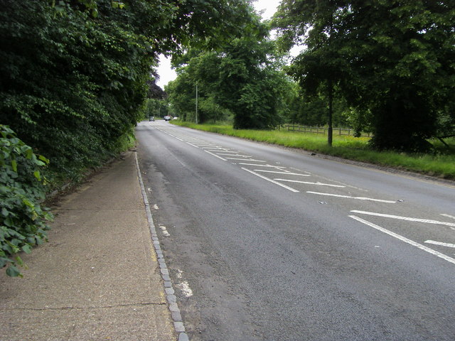 File:Wycombe End (A40) - Geograph - 853497.jpg