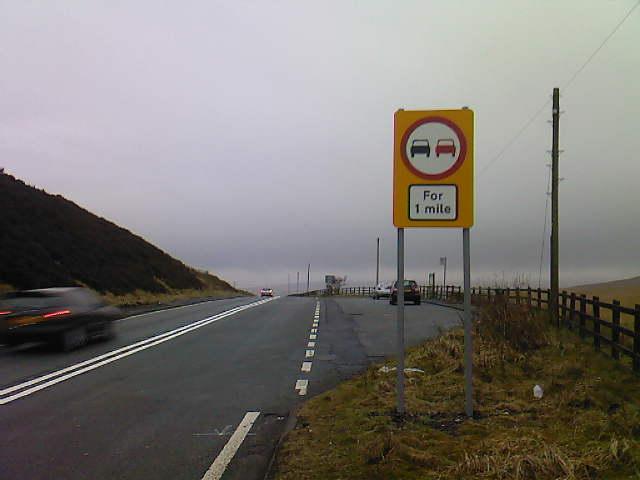 File:A675 No Overtaking - Coppermine - 16317.JPG