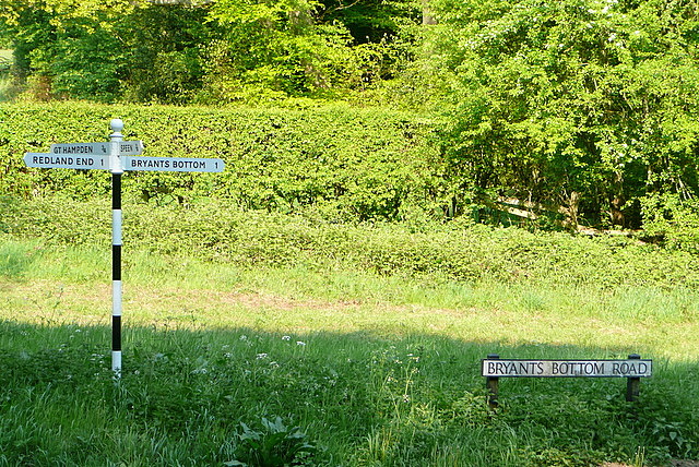 File:Junction at Hampden Common - Geograph - 2401334.jpg