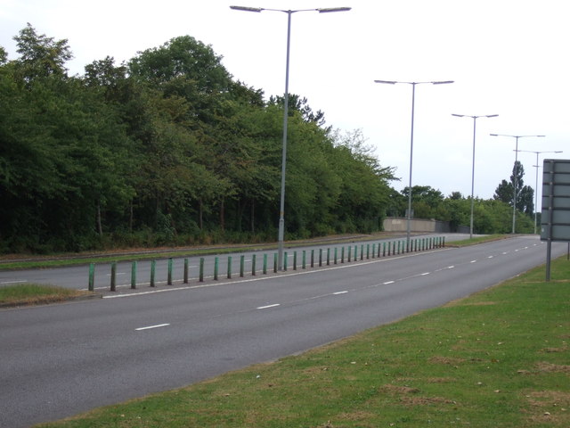 File:Gunnels Wood Road (A1072) (C) JThomas - Geograph - 3102240.jpg