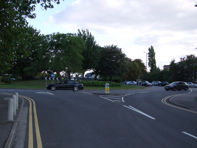 File:Huntercombe Roundabout - Geograph - 1448521.jpg