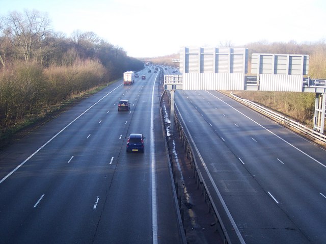 File:M25 Motorway - West from Combe Bank Drive Bridge - Geograph - 1667654.jpg