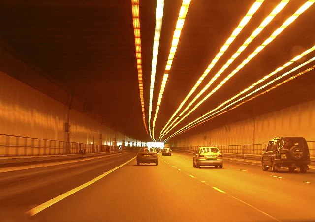 File:M25 Tunnel near Junction 25 Westbound - Geograph - 43491.jpg