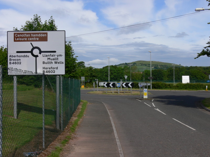 File:Brecon - B4602 Roundabout - Coppermine - 12267.jpg