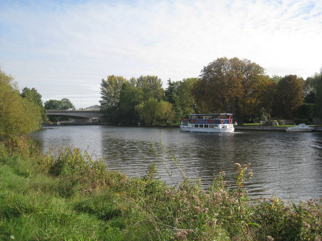 File:River Thames and bridge on the Windsor and Eton relief road - Geograph - 2116608.jpg