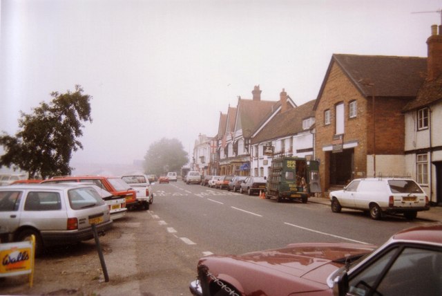 File:Thames side on a misty day - Geograph - 727785.jpg
