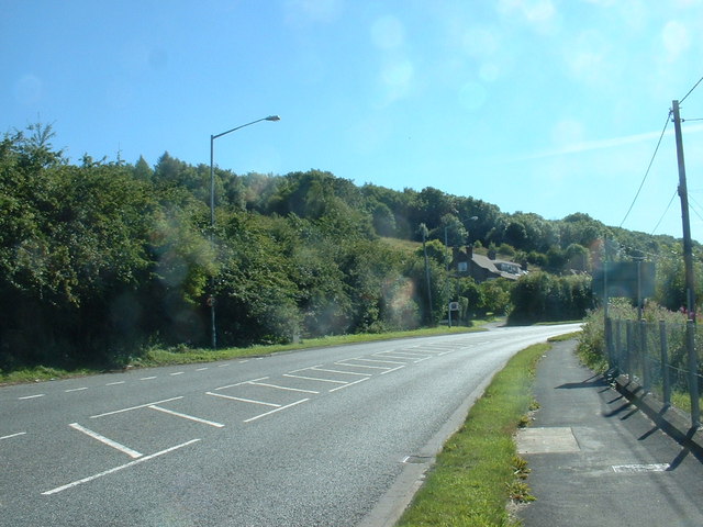 File:The A494 at Gwernymynydd.jpg