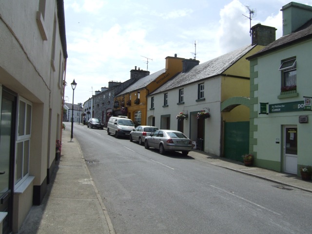 File:Clonbur village scene - Geograph - 2502735.jpg