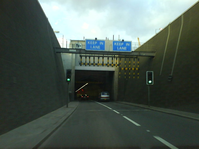 File:Entering the Blackwall Tunnel Northbound.jpg