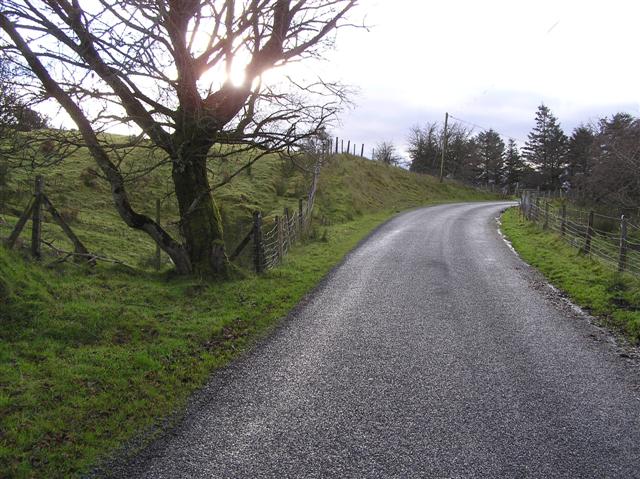 File:Road at Leella - Geograph - 1061933.jpg