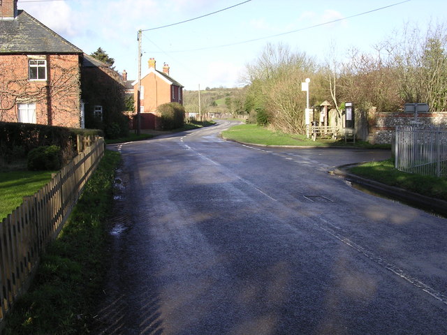 File:Junction with B3048 at Stoke - Geograph - 317910.jpg