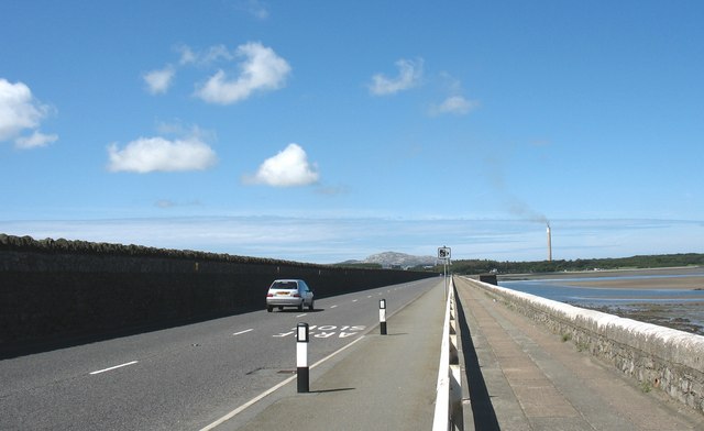 File:The A5 at the eastern end of the Stanley Embankment - Geograph - 744302.jpg
