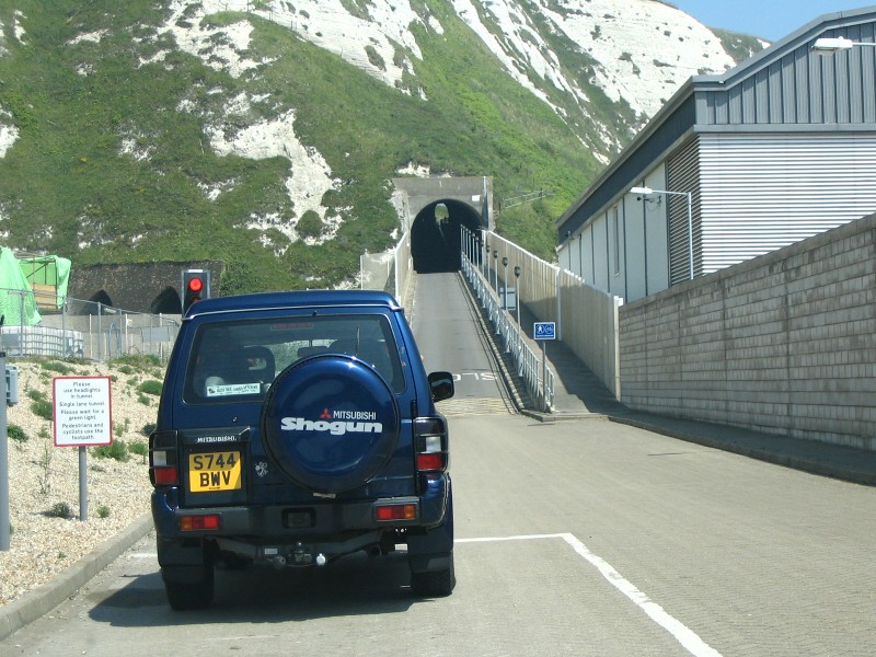 File:The access tunnel to Samphire Hoe near Dover - Coppermine - 3753.JPG