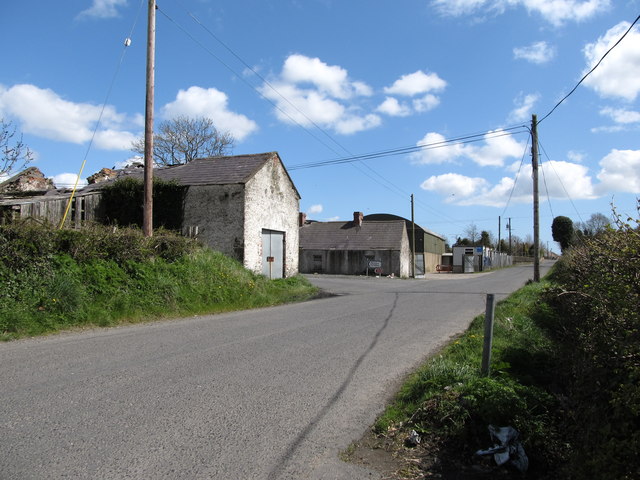 File:The staggered cross roads at Drumbilla - Geograph - 3453948.jpg