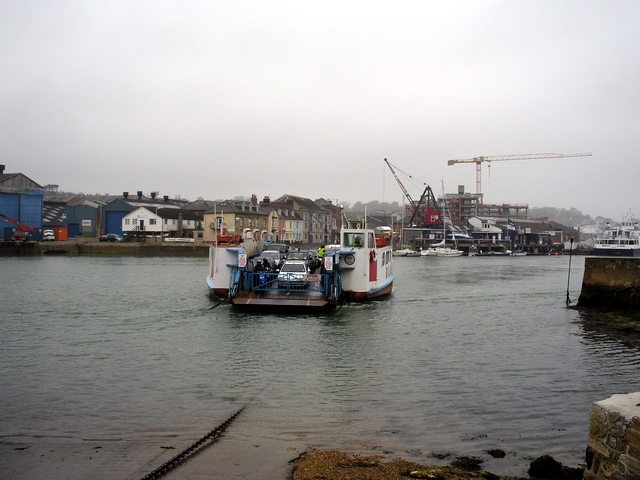 File:Cowes Chain Ferry - Geograph - 172122.jpg