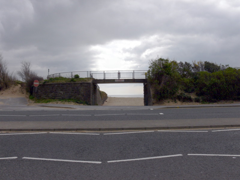 File:A 4067 & Swansea to Mumbles (ex) Railway Bridge - Coppermine - 11069.jpg