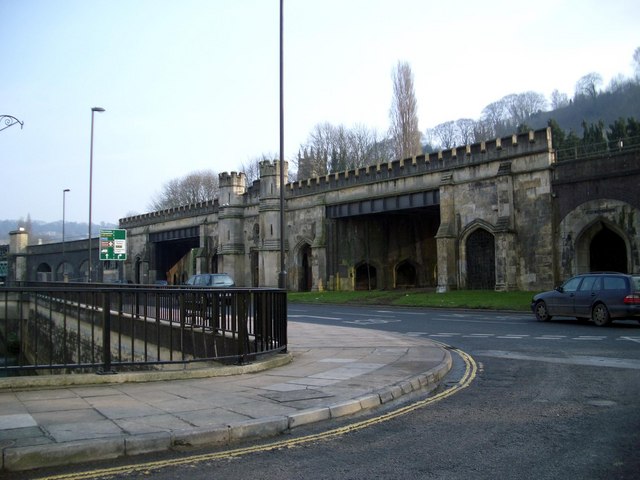 File:Railway viaduct west of Bath Spa Station - Geograph - 451103.jpg