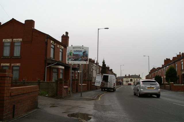 File:Entrance to Leigh on the A578 - Geograph - 1084375.jpg